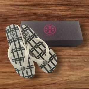 Tory Burch - Flip flop with silver hardware.
